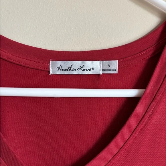 Another Love Red V-Neck Tank Top - Picture 2 of 3